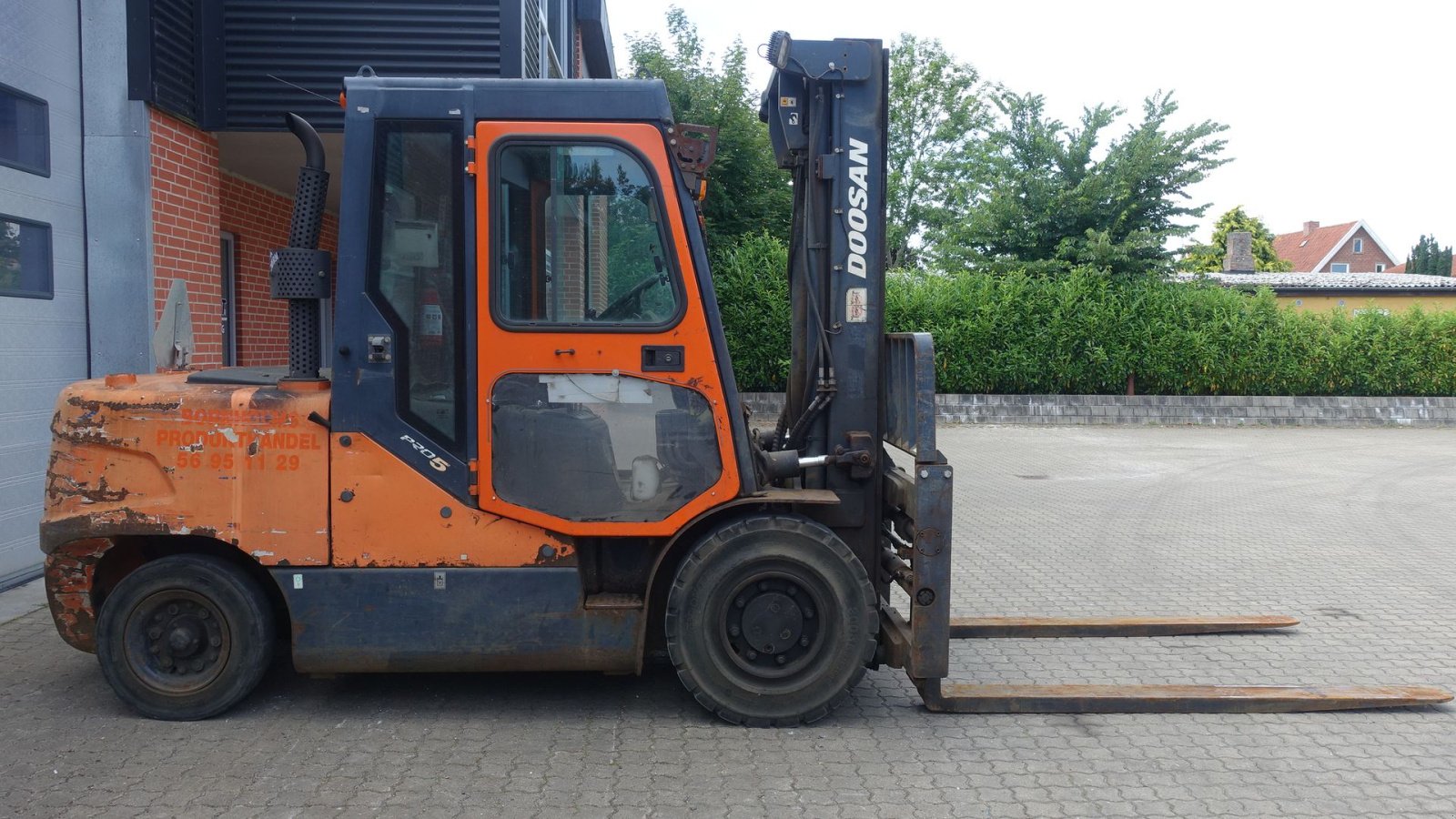 Frontstapler typu Doosan D55C-5 // 5500 kg diesel // LANGE GAFLER MED GAFFELFLYTER OG SIDESKIFT, Gebrauchtmaschine v Skive (Obrázek 3)