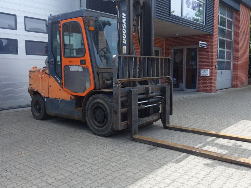 Frontstapler typu Doosan D55C-5 // 5500 kg diesel // LANGE GAFLER MED GAFFELFLYTER OG SIDESKIFT, Gebrauchtmaschine v Skive (Obrázek 1)