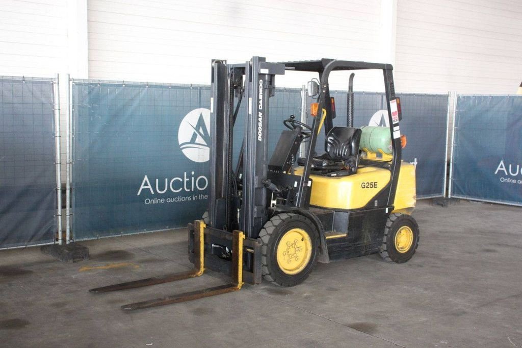 Frontstapler типа Doosan G25E-3, Gebrauchtmaschine в Antwerpen (Фотография 9)
