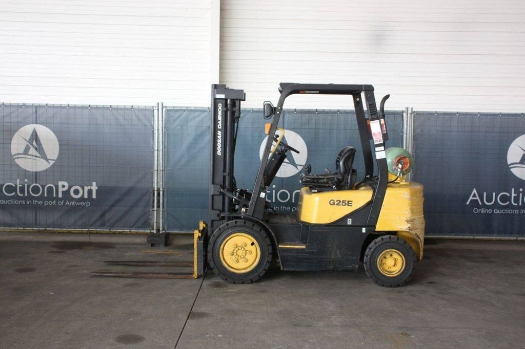 Frontstapler типа Doosan G25E-3, Gebrauchtmaschine в Antwerpen (Фотография 2)