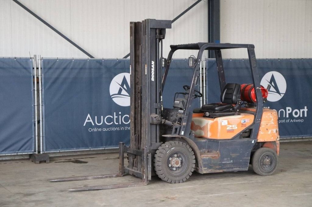 Frontstapler del tipo Doosan G25G-5, Gebrauchtmaschine en Antwerpen (Imagen 10)