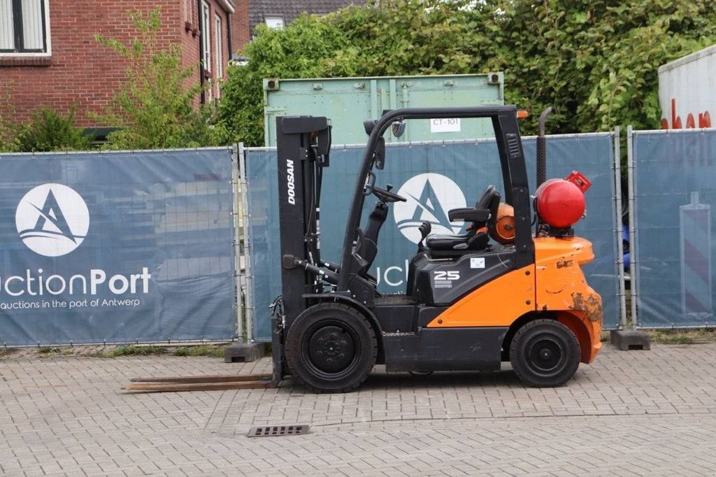 Frontstapler des Typs Doosan G25P-7, Gebrauchtmaschine in Antwerpen (Bild 2)