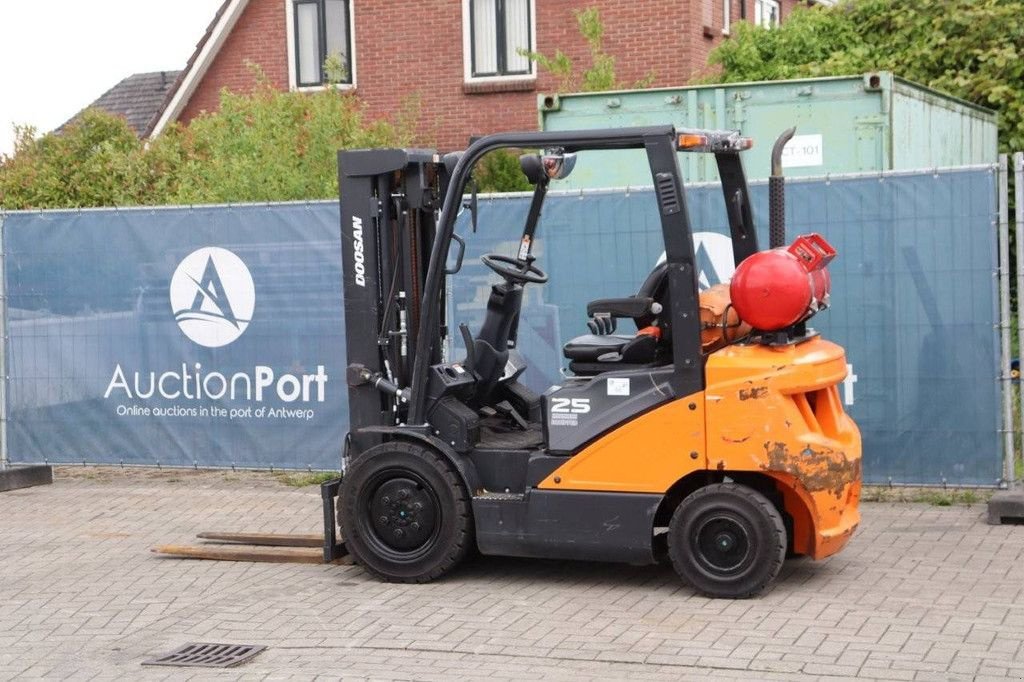 Frontstapler des Typs Doosan G25P-7, Gebrauchtmaschine in Antwerpen (Bild 3)