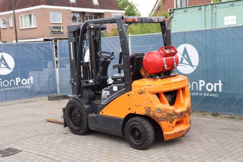 Frontstapler des Typs Doosan G25P-7, Gebrauchtmaschine in Antwerpen (Bild 4)