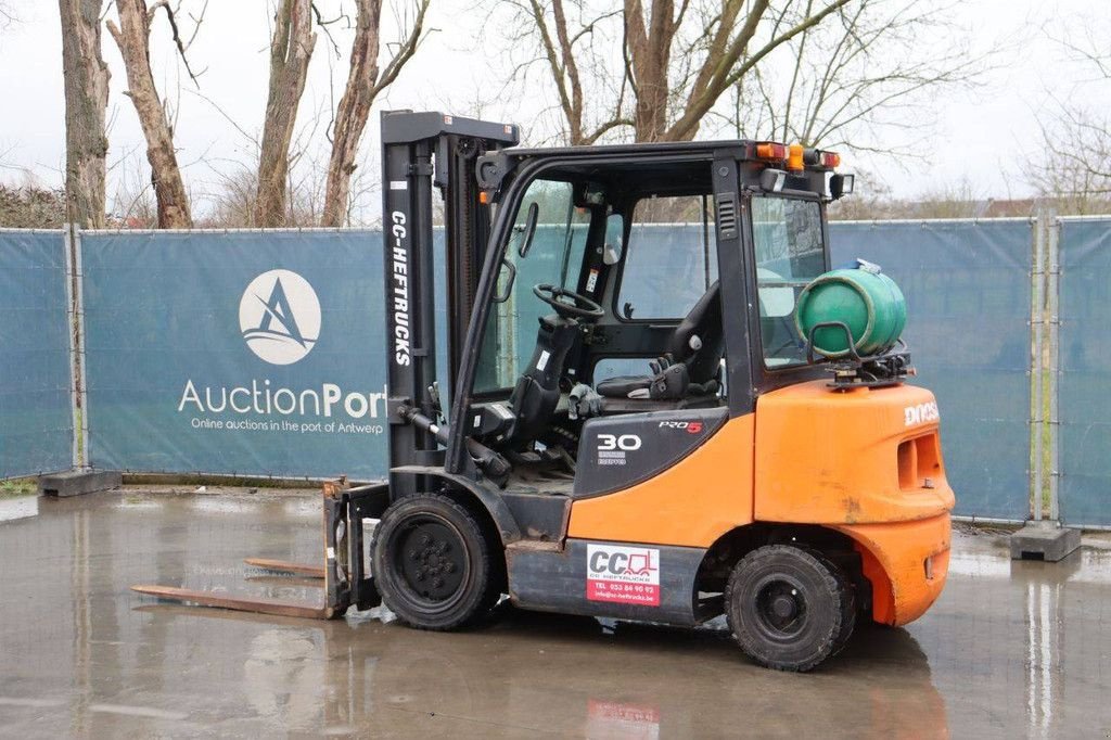 Frontstapler tipa Doosan G30E-5, Gebrauchtmaschine u Antwerpen (Slika 3)