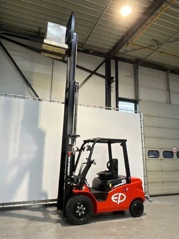 Frontstapler des Typs EP EFL 353 li-ion met een hefhoogte van 4,80m, Neumaschine in Andelst (Bild 4)