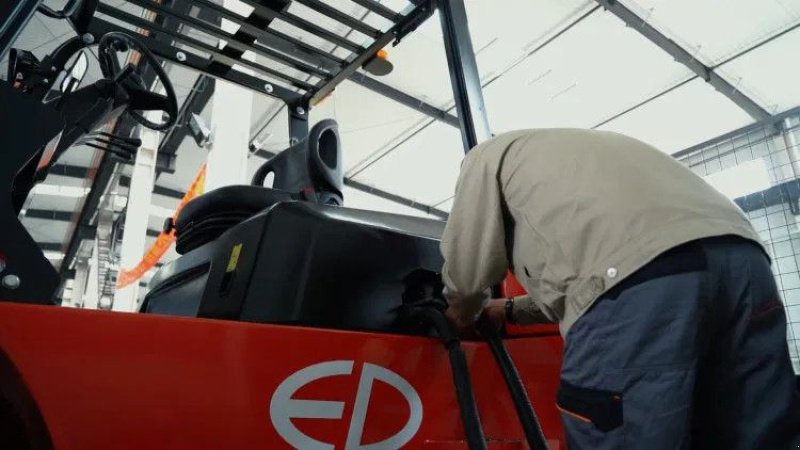 Frontstapler des Typs EP EFL 702 elektrische heftruck (7.000 kg), Gebrauchtmaschine in Andelst (Bild 4)