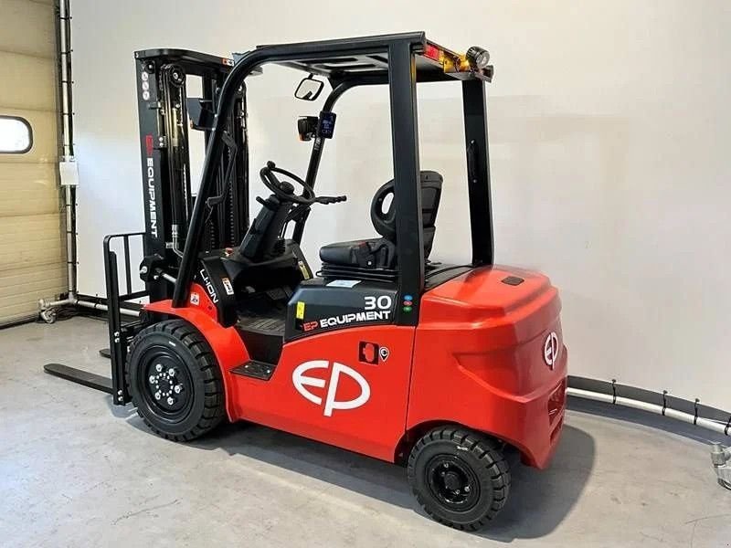 Frontstapler des Typs EP EFL303-B met een hefhoogte van 4,80 meter, Neumaschine in Andelst (Bild 3)