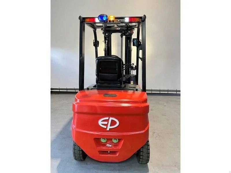 Frontstapler des Typs EP EFL303-B met een hefhoogte van 4,80 meter, Neumaschine in Andelst (Bild 4)