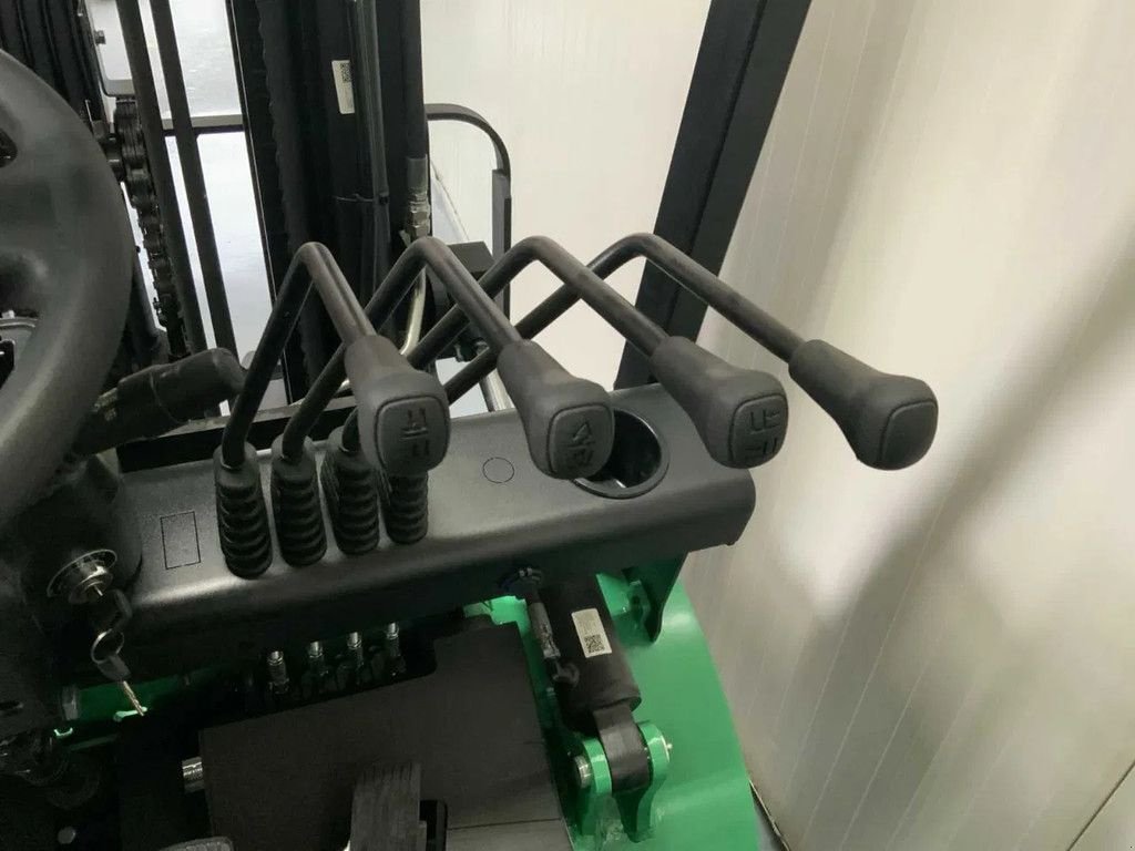 Frontstapler des Typs EP Triplex - Freelift- Sideshift - Li-Ion EFXZ-301 hefhoogte 4,8 me, Neumaschine in Andelst (Bild 11)