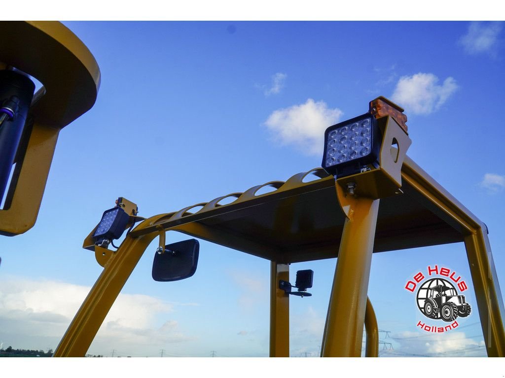 Frontstapler of the type Eurotrac AGRI-12, Neumaschine in MIJNSHEERENLAND (Picture 10)