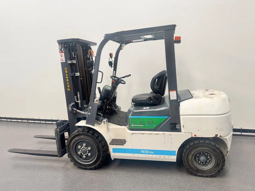 Frontstapler of the type Eurotrac FB30, Gebrauchtmaschine in Culemborg (Picture 4)