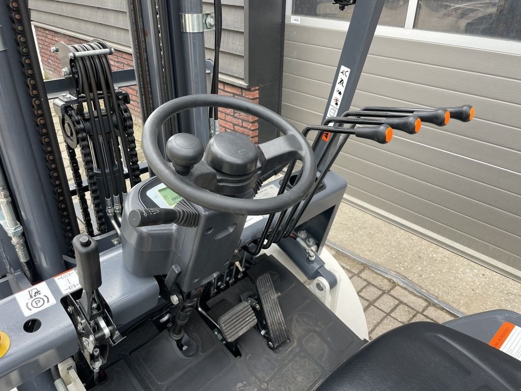 Frontstapler des Typs Eurotrac FE30 ECO electrische heftruck NIEUW, Neumaschine in Neer (Bild 11)