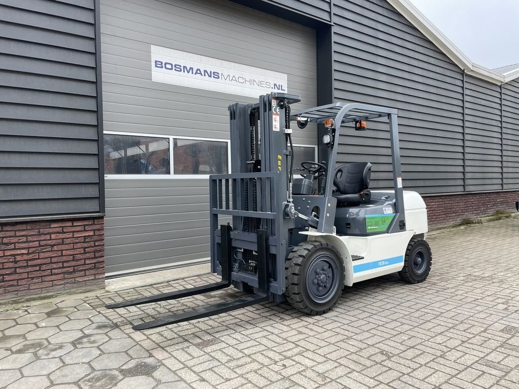 Frontstapler des Typs Eurotrac FE30 ECO electrische heftruck NIEUW, Neumaschine in Neer (Bild 3)