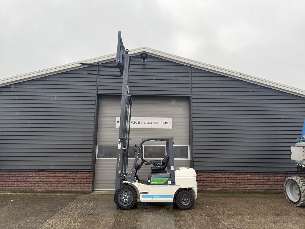 Frontstapler del tipo Eurotrac FE30 ECO heftruck NIEUW met vorkenverspreider, Neumaschine en Neer (Imagen 8)