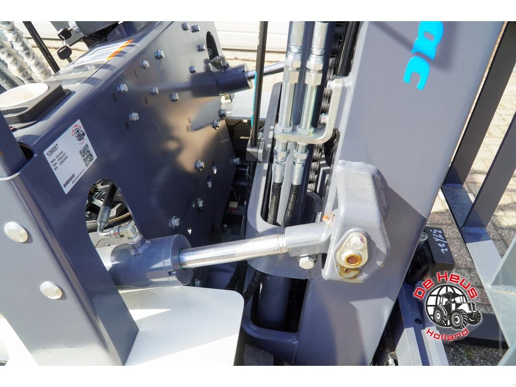 Frontstapler of the type Eurotrac FE30-ECO, Neumaschine in MIJNSHEERENLAND (Picture 8)