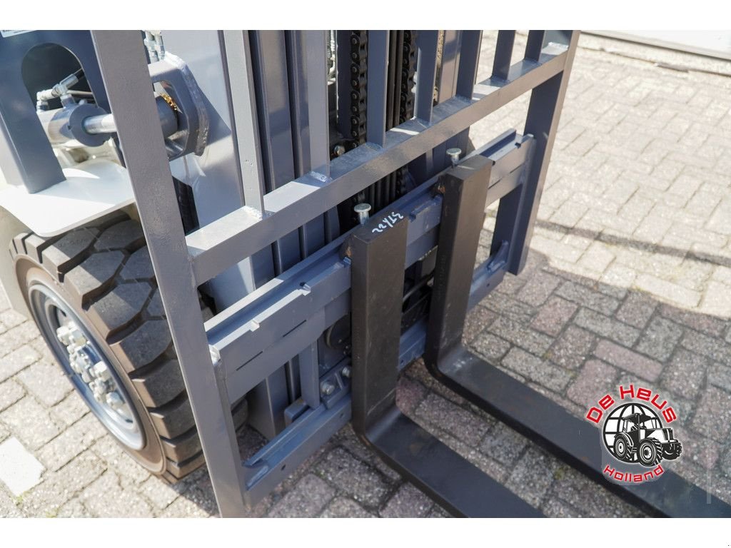 Frontstapler of the type Eurotrac FE30-ECO, Neumaschine in MIJNSHEERENLAND (Picture 9)