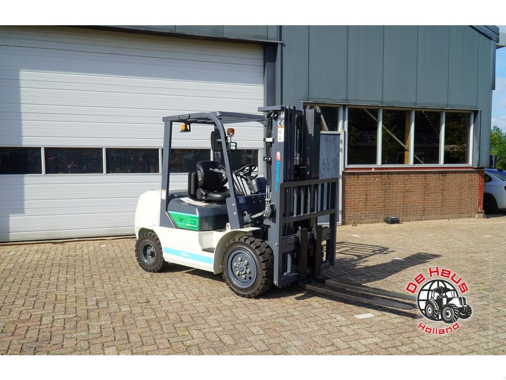 Frontstapler of the type Eurotrac FE30-ECO, Neumaschine in MIJNSHEERENLAND (Picture 4)