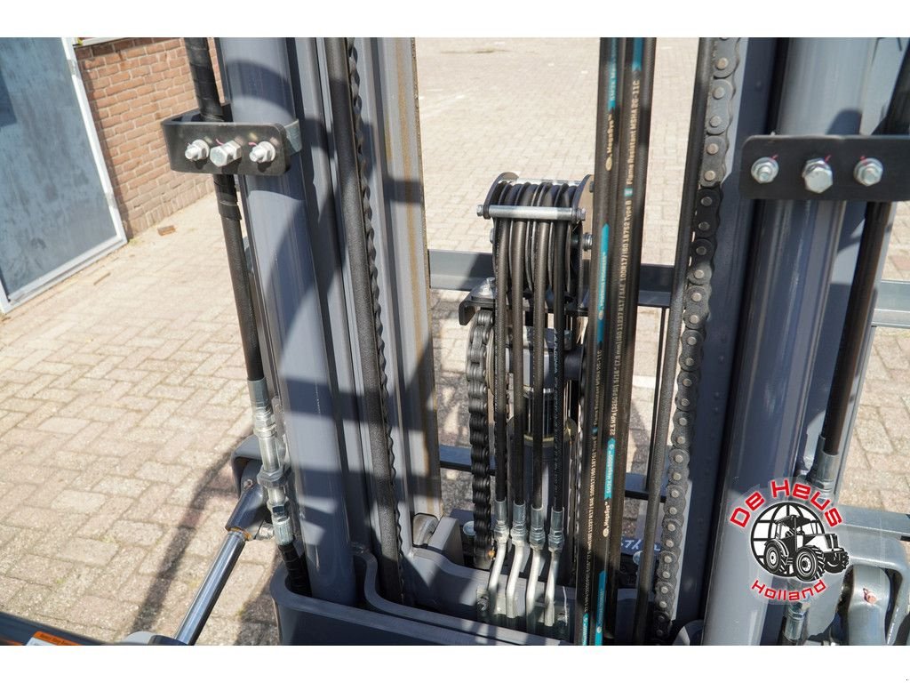 Frontstapler of the type Eurotrac FE30-ECO, Neumaschine in MIJNSHEERENLAND (Picture 10)