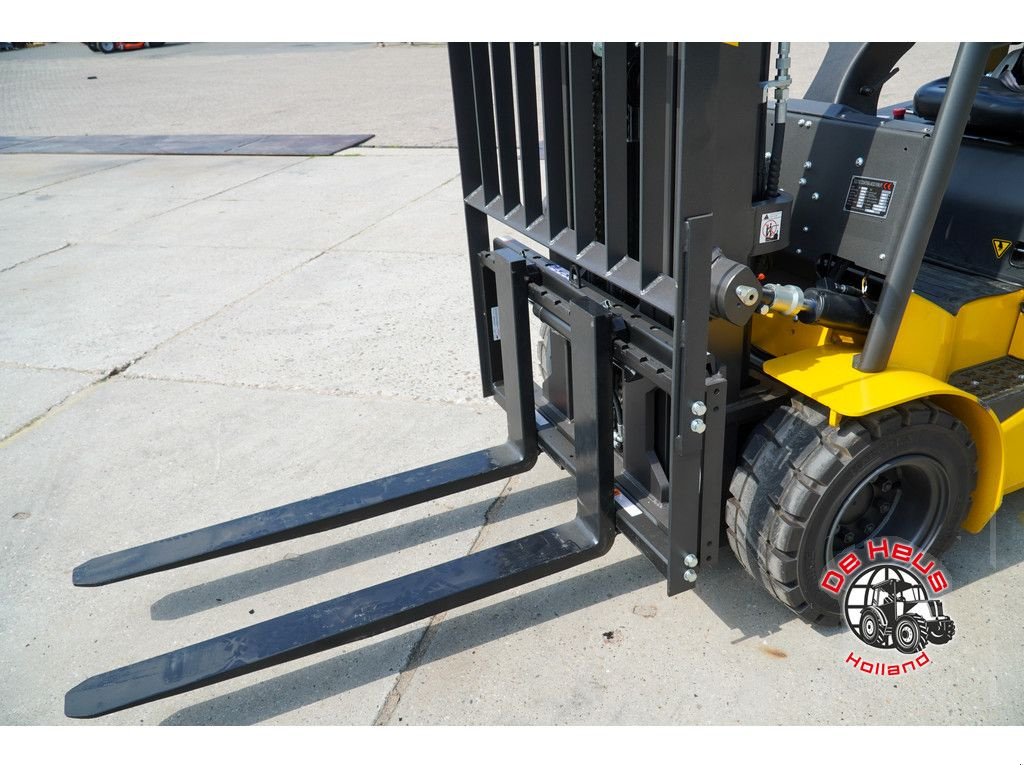 Frontstapler of the type Eurotrac FE30-LT, Neumaschine in MIJNSHEERENLAND (Picture 5)