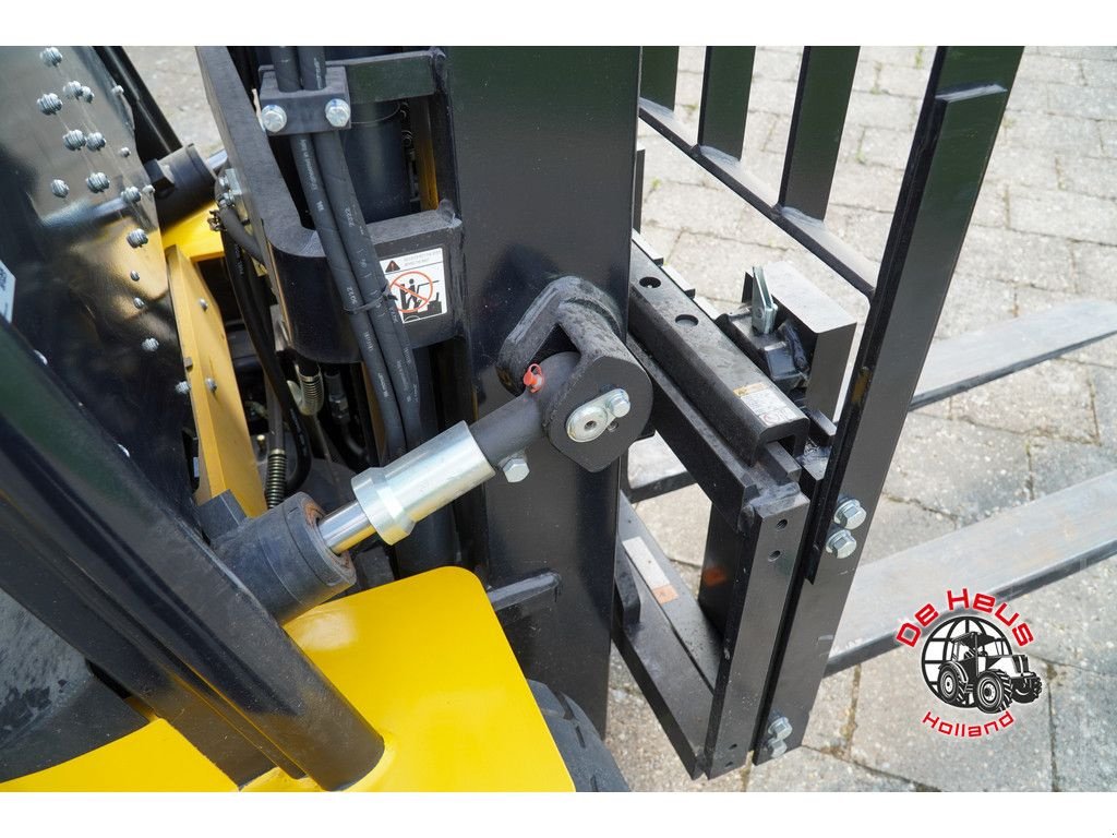 Frontstapler of the type Eurotrac FE35-LT, Neumaschine in MIJNSHEERENLAND (Picture 3)