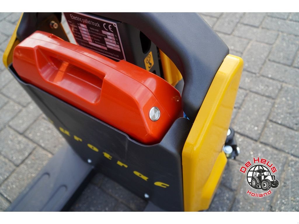 Frontstapler des Typs Eurotrac PT20 (CBD20), Neumaschine in MIJNSHEERENLAND (Bild 9)