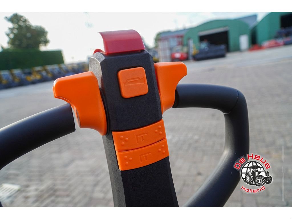 Frontstapler des Typs Eurotrac PT20 (CBD20), Neumaschine in MIJNSHEERENLAND (Bild 11)