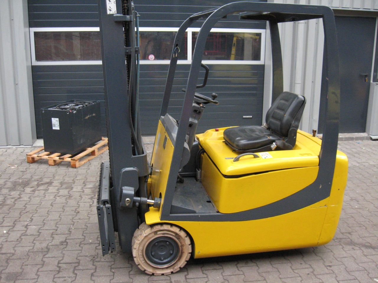 Frontstapler du type Heli -, Gebrauchtmaschine en Oldenzaal (Photo 4)