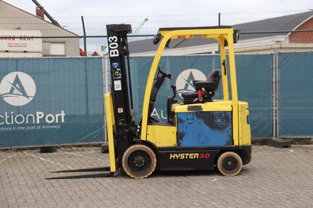 Frontstapler typu Hyster E3.0XN MWB, Gebrauchtmaschine v Antwerpen (Obrázok 2)