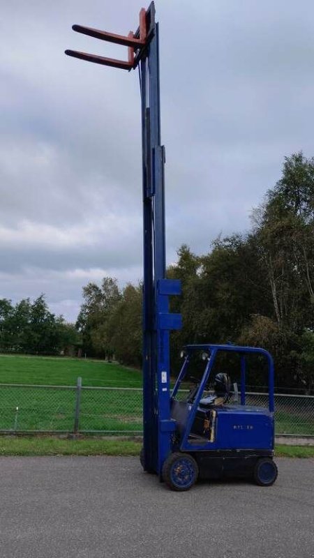 Frontstapler des Typs Hyster E70B, Gebrauchtmaschine in Mijdrecht (Bild 2)