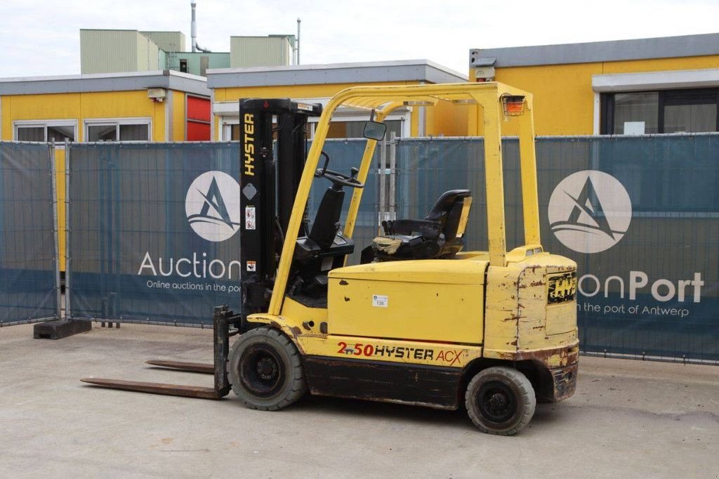 Frontstapler от тип Hyster J2.50ACX, Gebrauchtmaschine в Antwerpen (Снимка 3)