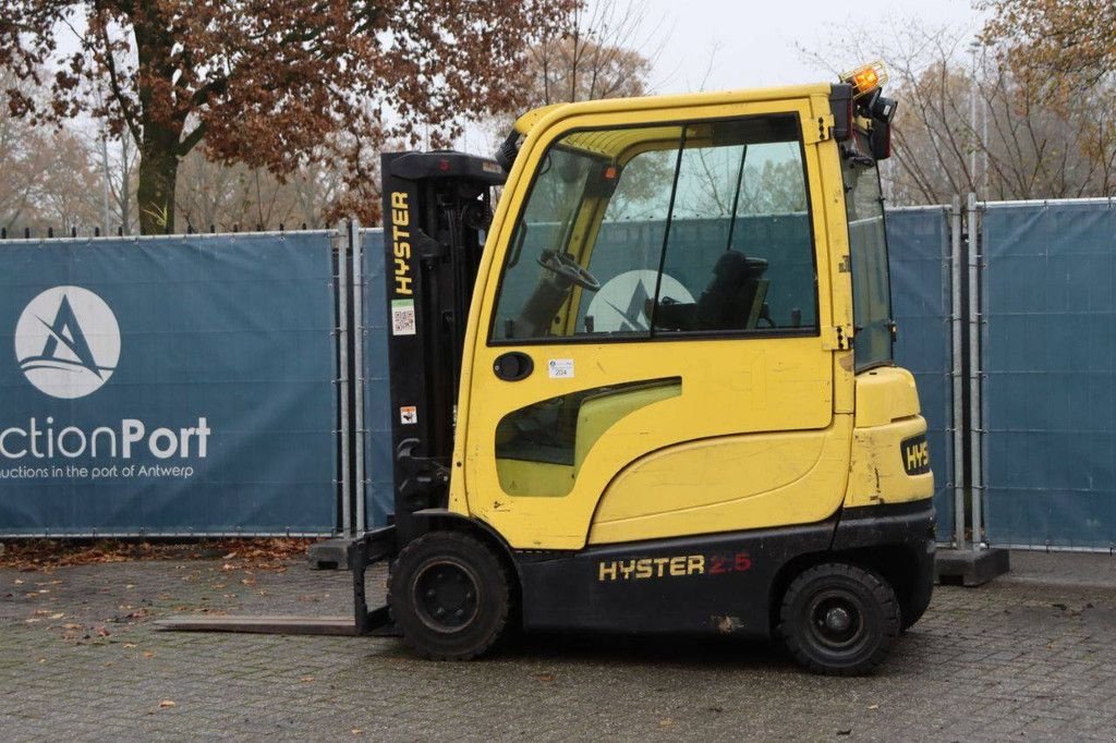Frontstapler типа Hyster J2.5XN, Gebrauchtmaschine в Antwerpen (Фотография 3)