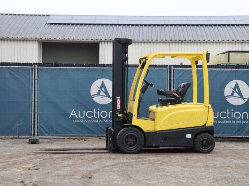 Frontstapler des Typs Hyster J2.5XN, Gebrauchtmaschine in Antwerpen (Bild 1)
