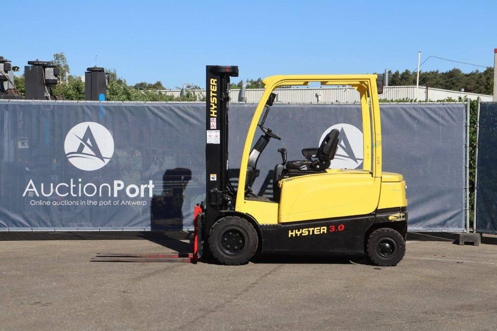 Frontstapler typu Hyster J3.0XN-861, Gebrauchtmaschine v Antwerpen (Obrázok 2)