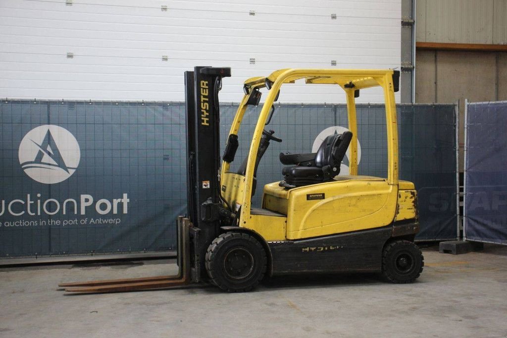Frontstapler типа Hyster J3.0XN, Gebrauchtmaschine в Antwerpen (Фотография 1)