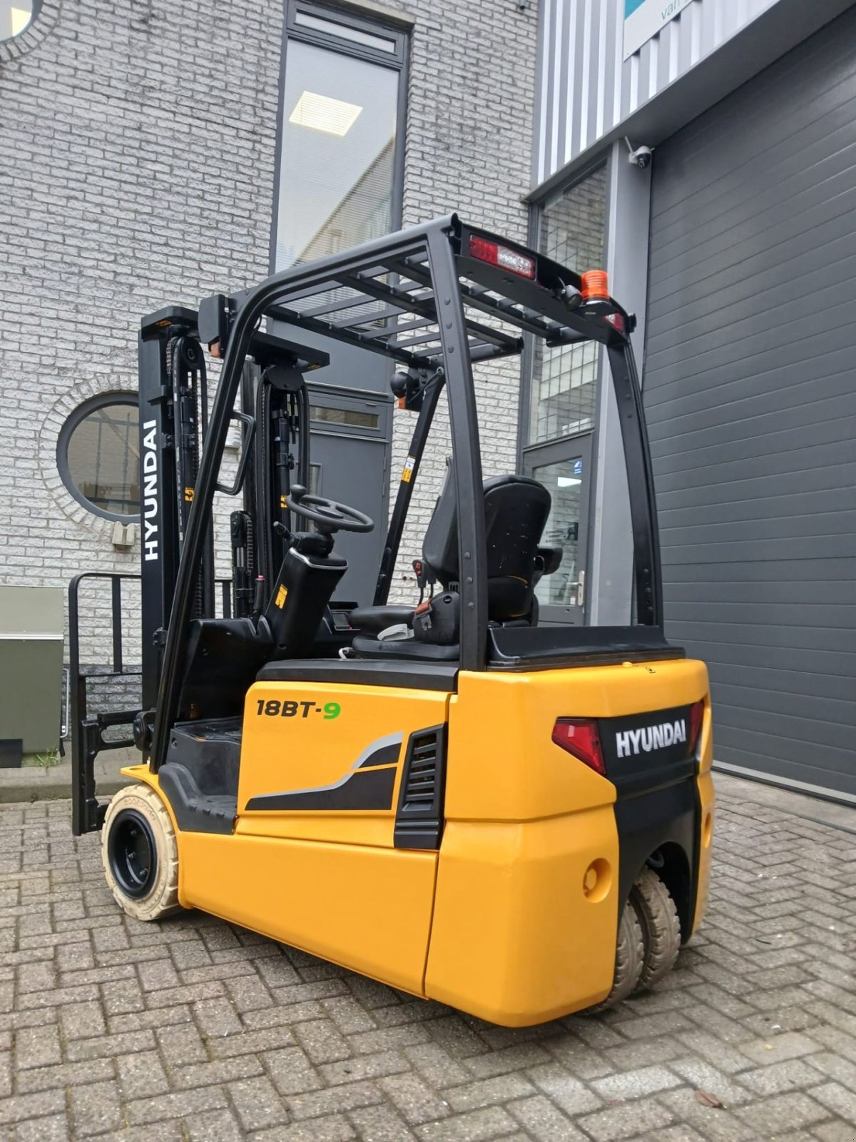 Frontstapler des Typs Hyundai 18BT-9, Gebrauchtmaschine in Ridderkerk (Bild 2)