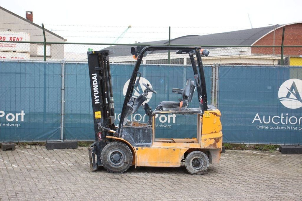 Frontstapler del tipo Hyundai 25B-9, Gebrauchtmaschine In Antwerpen (Immagine 2)