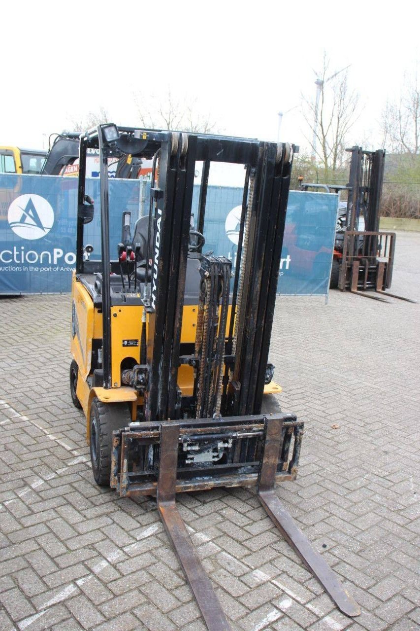 Frontstapler typu Hyundai 25B-9, Gebrauchtmaschine w Antwerpen (Zdjęcie 7)