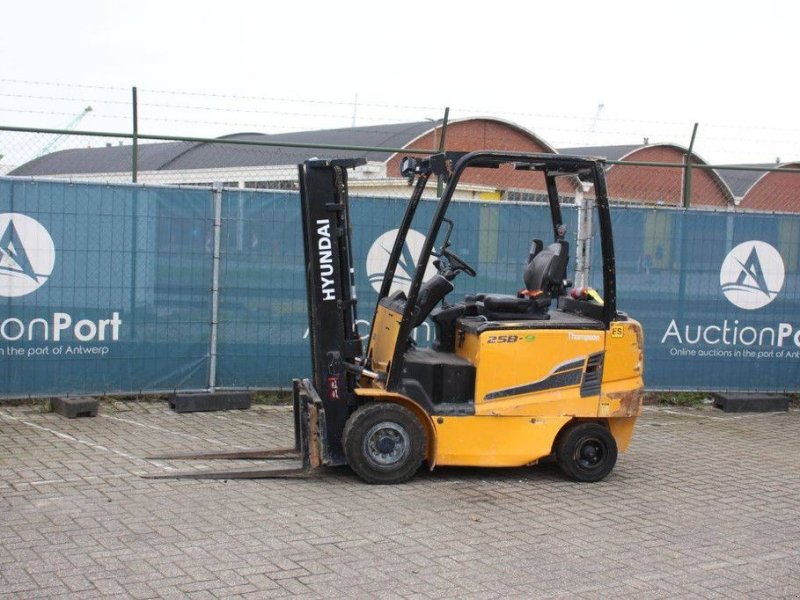 Frontstapler typu Hyundai 25B-9, Gebrauchtmaschine v Antwerpen (Obrázok 1)