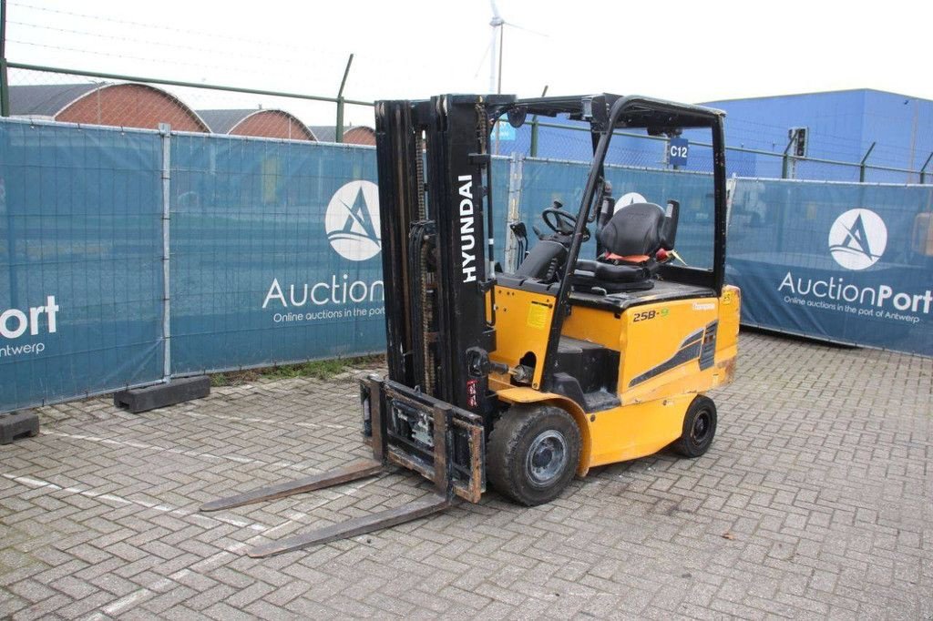 Frontstapler typu Hyundai 25B-9, Gebrauchtmaschine w Antwerpen (Zdjęcie 9)