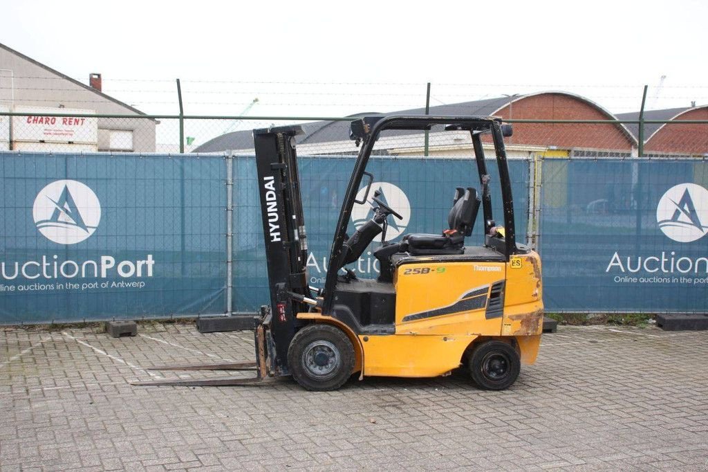 Frontstapler typu Hyundai 25B-9, Gebrauchtmaschine w Antwerpen (Zdjęcie 2)