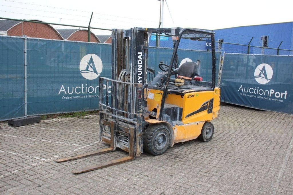 Frontstapler типа Hyundai 25B-9, Gebrauchtmaschine в Antwerpen (Фотография 9)