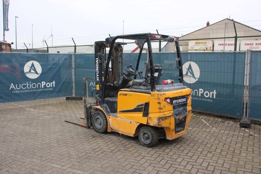 Frontstapler типа Hyundai 25B-9, Gebrauchtmaschine в Antwerpen (Фотография 3)