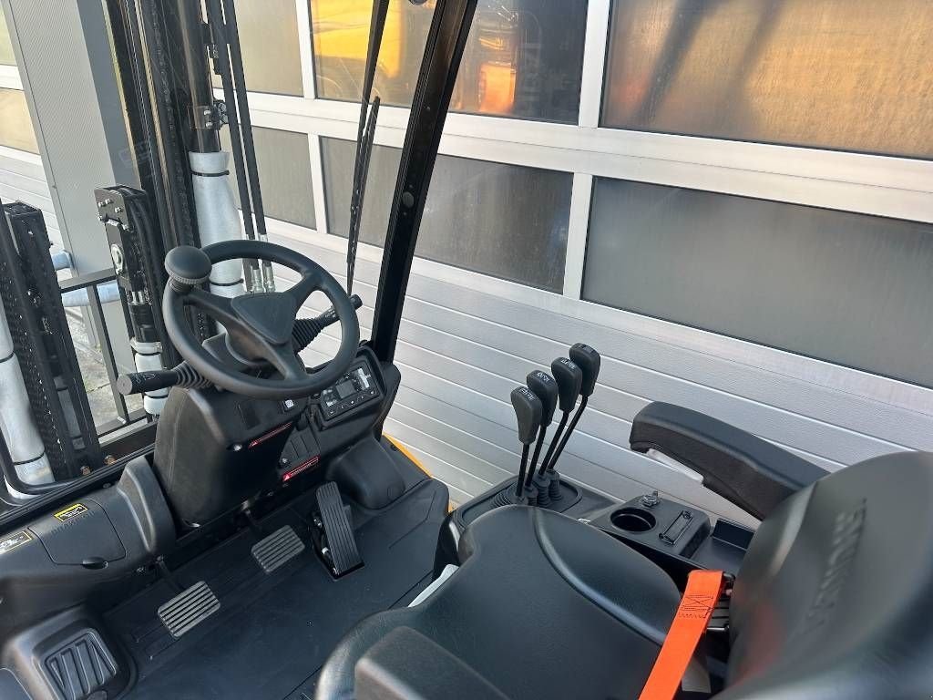 Frontstapler des Typs Hyundai 30DE-9V diesel heftruck 3000kg vorkheftruck 3-deli, Neumaschine in Heijningen (Bild 4)