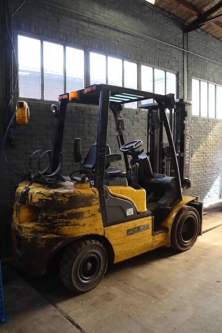 Frontstapler a típus Hyundai 30L-7A, Gebrauchtmaschine ekkor: Antwerpen (Kép 3)