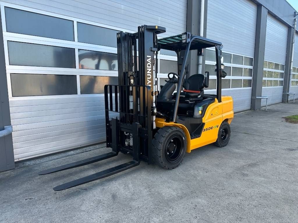 Frontstapler des Typs Hyundai 35DE-9V diesel heftruck 3500kg vorkheftruck 3-deli, Neumaschine in Heijningen (Bild 2)