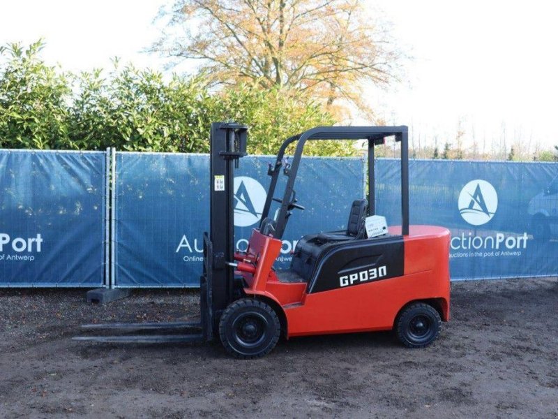 Frontstapler typu IHI GPD 30, Neumaschine w Antwerpen