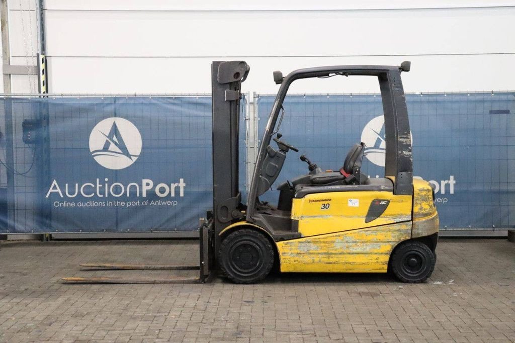 Frontstapler типа Jungheinrich 30, Gebrauchtmaschine в Antwerpen (Фотография 2)