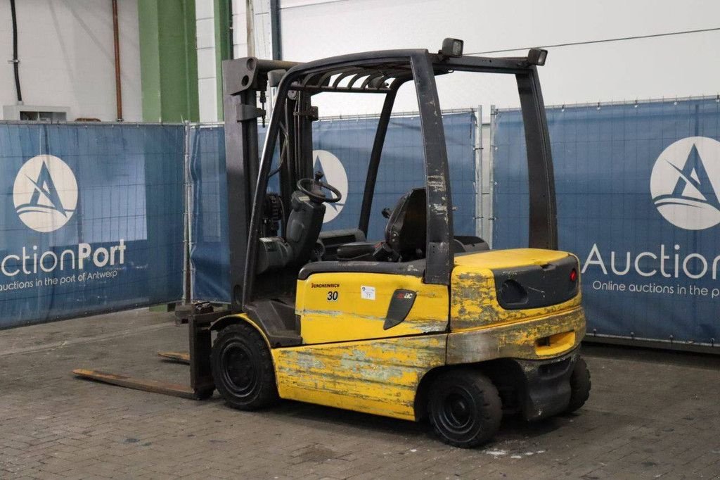 Frontstapler типа Jungheinrich 30, Gebrauchtmaschine в Antwerpen (Фотография 3)