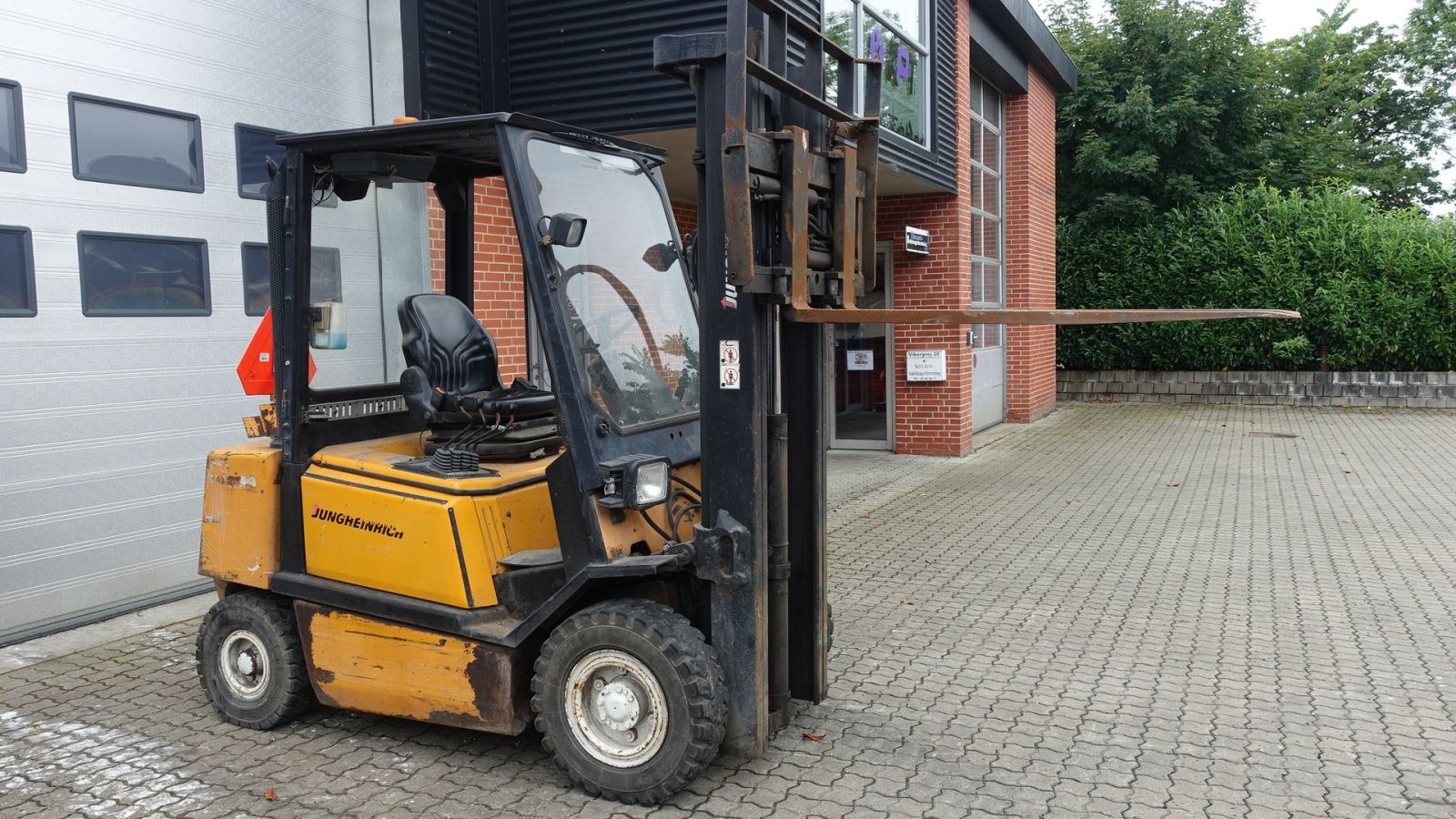 Frontstapler des Typs Jungheinrich DFG 25 // 2500 KG DIESEL // GAFFELFLYTER OG SIDESKIFT, Gebrauchtmaschine in Skive (Bild 4)